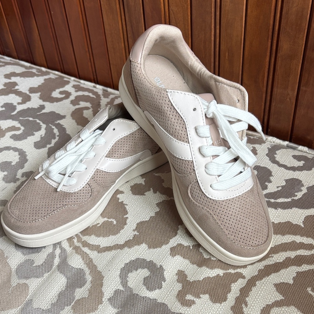 Old Navy Women's Beige Sneakers 6M
